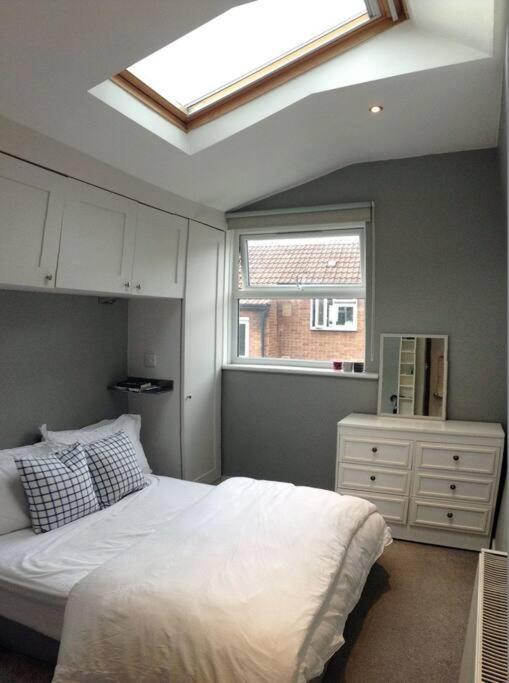 Gorgeous Hammersmith Home. Sleeps 6. Tube 5 Mins! Londen